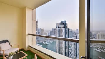 Deluxe 2BR Apartment  - Marina View | Balcony
