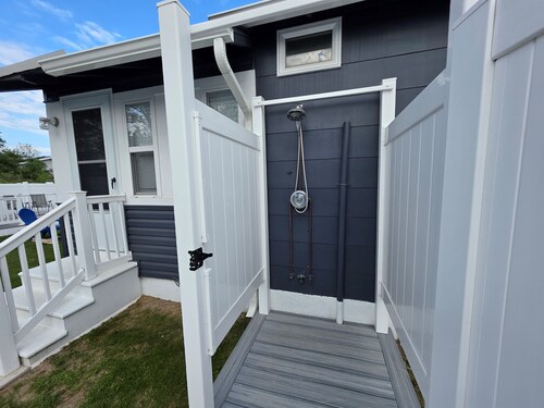 Coastal Cottage~Fenced Yard~Fire Pit~Pet Friendly!