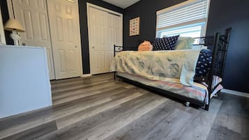 3 bedrooms, iron/ironing board, free WiFi, bed sheets