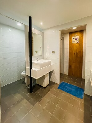 Double Room, Shared Bathroom | Shared bathroom