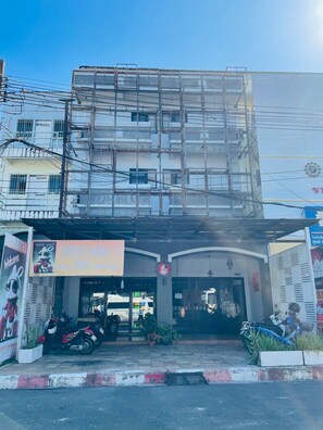 Front of property - Rabbitel Phuket (Phuket)