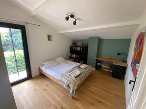 3 bedrooms, free WiFi, bed sheets