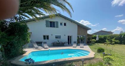 Beautiful house, swimming pool, 15 minutes from Hossegor beach