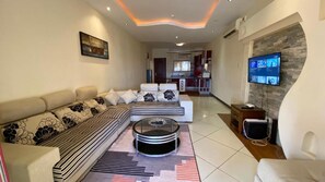 Deluxe Apartment | Individually decorated, desk, laptop workspace, free WiFi - Shanzu Beachfront Suites (Mombasa)