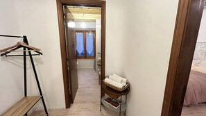 1 Schlafzimmer, Zimmersafe, Schreibtisch, schallisolierte Zimmer