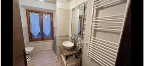 Bruser, gratis toiletartikler, hårtørrer, bidet