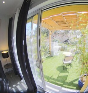 Unclassified image, 2 of 6, button - Studio air-conditioning at Pierre's (San-Gavino-Di-Carbini)