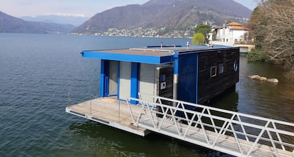 Off-grid floating unit with low environmental impact.