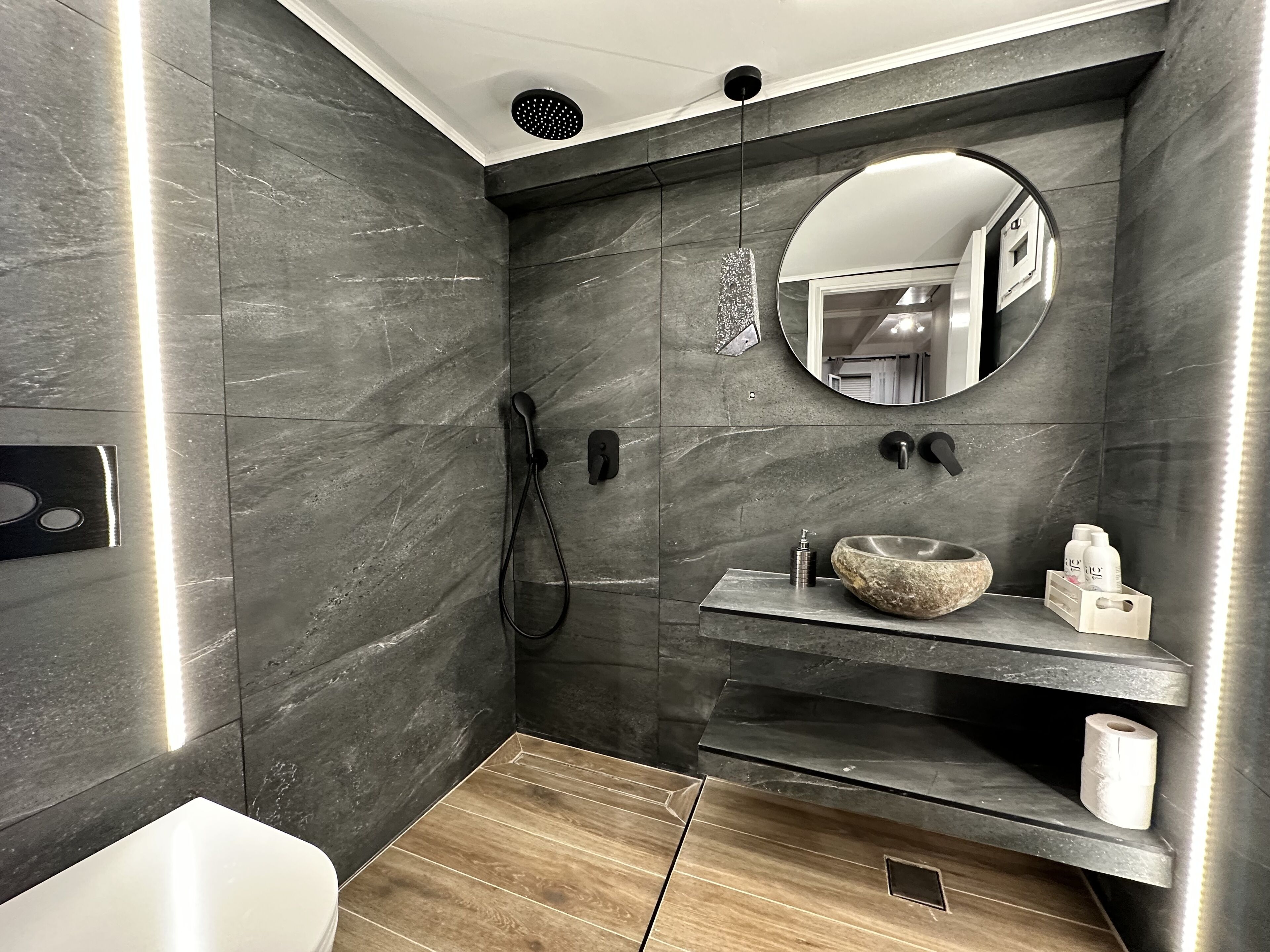 Appartement | Salle de bain | Douche, serviettes fournies