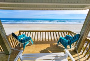 Property grounds - Dolphins Delight – Breezy Beachfront Fun (Surf City)