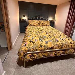 2 Schlafzimmer, Schreibtisch, Bügeleisen/Bügelbrett, kostenloses WLAN