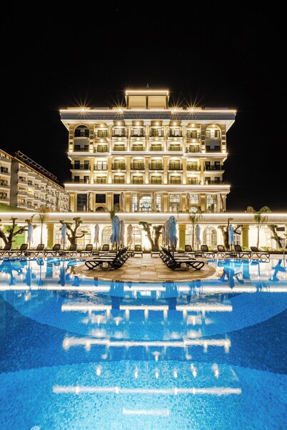 SERENITY QUEEN HOTEL