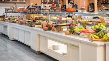 Free daily buffet breakfast