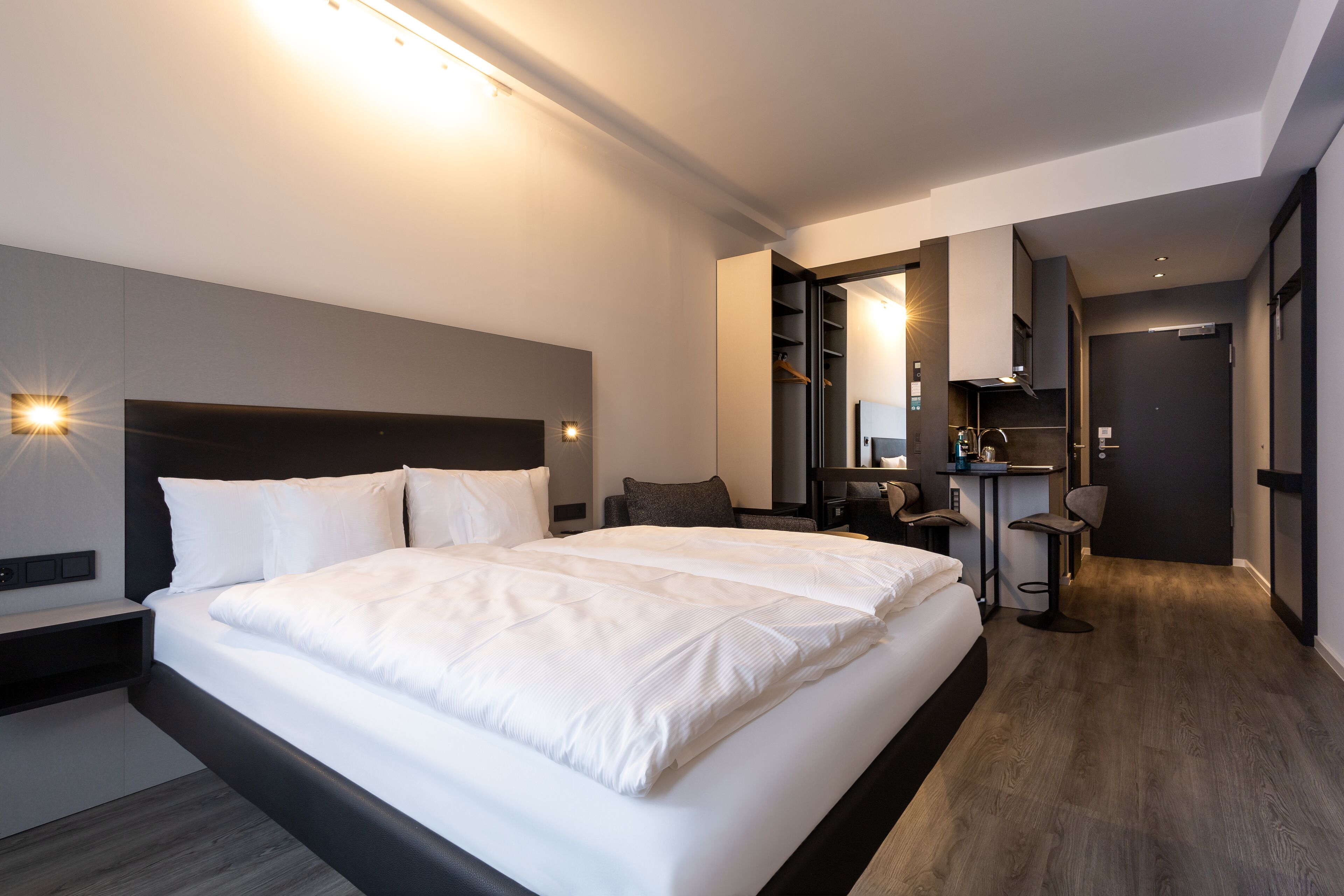 1 habitación, caja de seguridad en la habitación y escritorio 