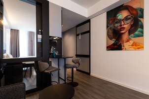 Superior-Apartment | 1 Schlafzimmer, Zimmersafe, Schreibtisch, schallisolierte Zimmer