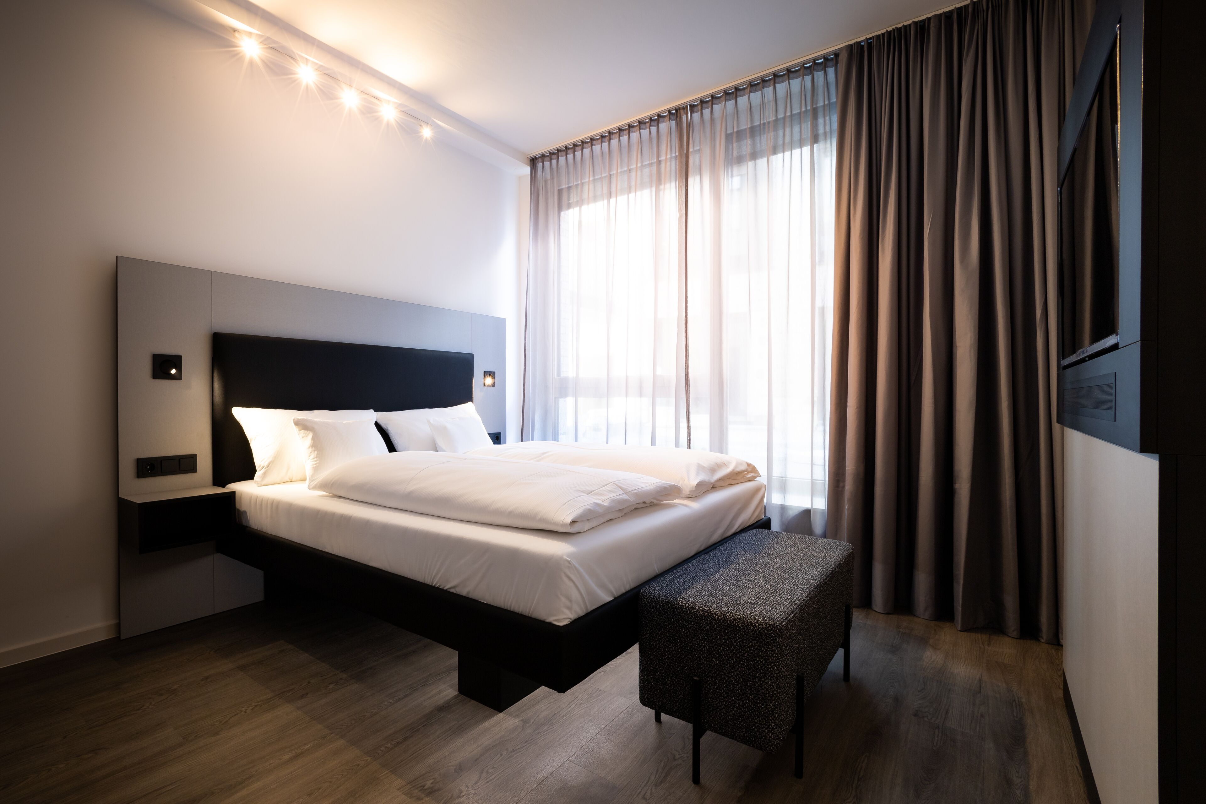 1 bedroom, in-room safe, desk, soundproofing