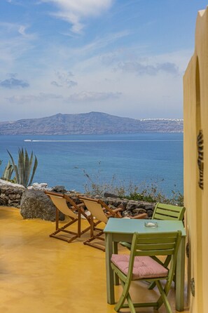 View from property - Sensyo Caves (Santorini)