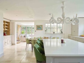 Dining - Whistlers Perch - Heated Pool (Southend)