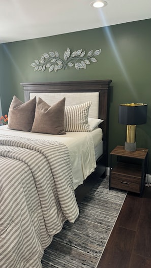 3 bedrooms, desk, iron/ironing board, travel crib