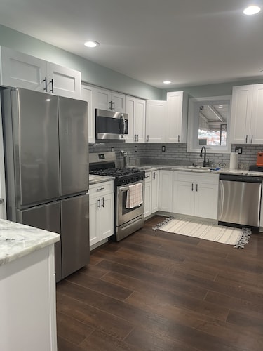 B’more Restful.  Comfortable Townhome -Easy access to everywhere