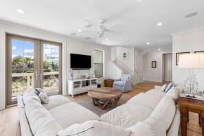 Casa, varias habitaciones | Área de sala de estar
