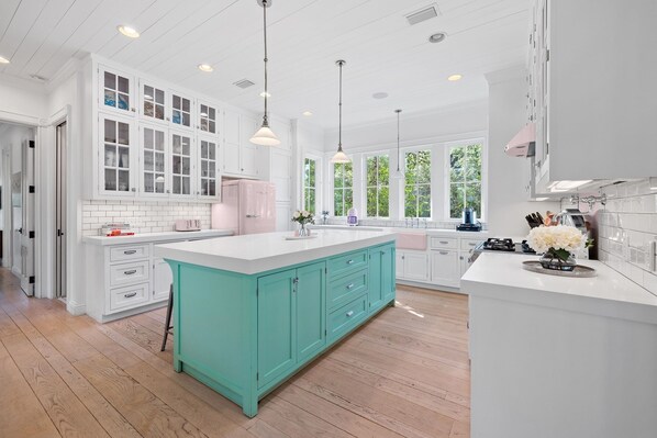 Nhà, 4 phòng ngủ | Bếp riêng | Tủ lạnh, lò nướng, dụng cụ pha cà phê/trà, lò nướng bánh mì 