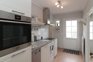 Kühlschrank, Ofen, Herdplatte, Geschirrspüler