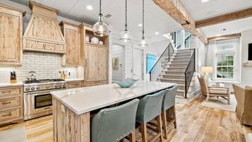 House, 5 Bedrooms | Private kitchen | Fridge, oven, coffee/tea maker, toaster