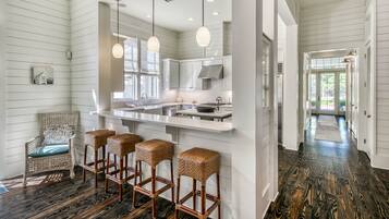 House, 4 Bedrooms | Private kitchen | Fridge, coffee/tea maker, toaster