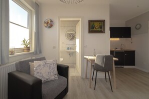 TV - Newly renovated and cozy 1-room apartment with 1 single box spring bed and (Hörnum)