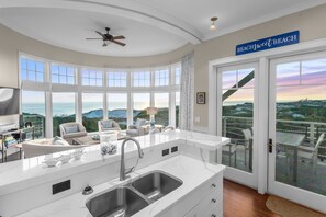 Condo, 3 Bedrooms | Private kitchen