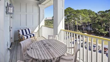 Condo, 2 Bedrooms | Property grounds