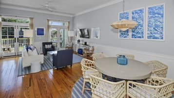 Condo, 2 Bedrooms | Dining