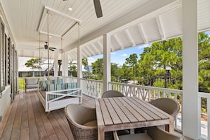 House, 6 Bedrooms | Outdoor dining