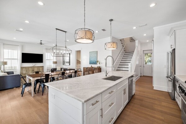 ハウス 5 ベッドルーム | 専用キッチン | 冷蔵庫、オーブン、コーヒー / ティーメーカー、トースター