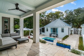 Property grounds - Upscale Beach Estate With Private Pool + Carriage House And Less Than 300 Yards From The Beach 6 Bedroom Home by RedAwning (Santa Rosa Beach)