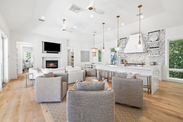 Living area - Upscale Beach Estate With Private Pool + Carriage House And Less Than 300 Yards From The Beach 6 Bedroom Home by RedAwning (Santa Rosa Beach)