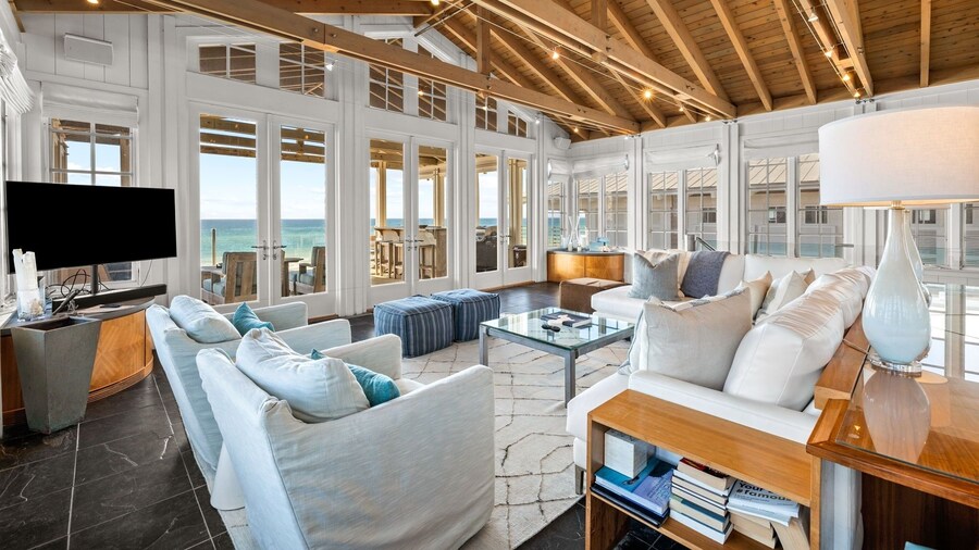 Beach Front Seaside Home Outside The Box 4br/4.5bth 4 Bedroom Home by RedAwning