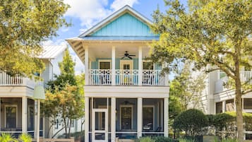 House, 5 Bedrooms | Exterior