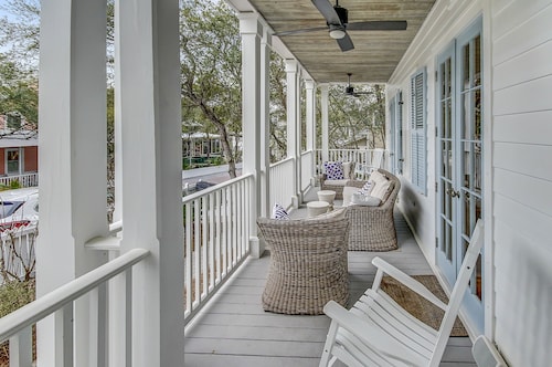 Beautifully Remodeled "taste & Sea" 3br/3.5ba Steps From Beach/pools optional Carriage 3 Bedroom Cottage by RedAwning