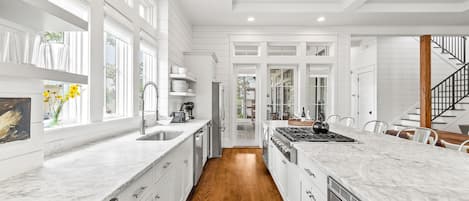 ハウス 4 ベッドルーム | 専用キッチン | 冷蔵庫、オーブン、コーヒー / ティーメーカー、トースター