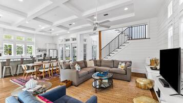 House, 4 Bedrooms | Living area