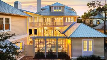 House, 5 Bedrooms | Exterior