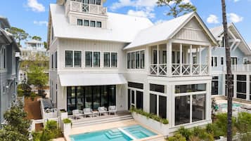 House, 5 Bedrooms | Exterior