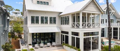 House, 5 Bedrooms | Exterior