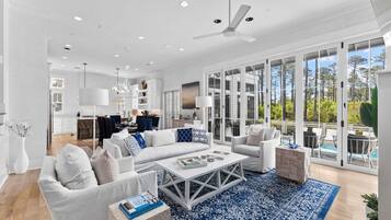 House, 5 Bedrooms | Living area