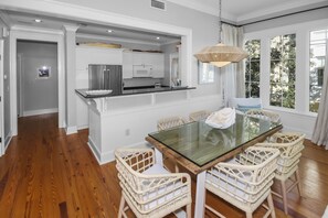 Condo, 2 Bedrooms | Dining