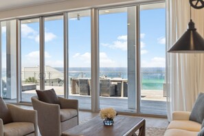Condo, 5 Bedrooms | Living area