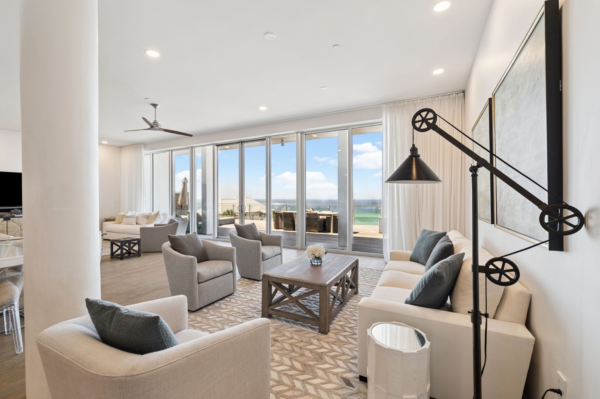 Condo, 5 Bedrooms | Living area