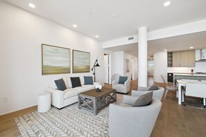 Condo, 5 Bedrooms | Living area